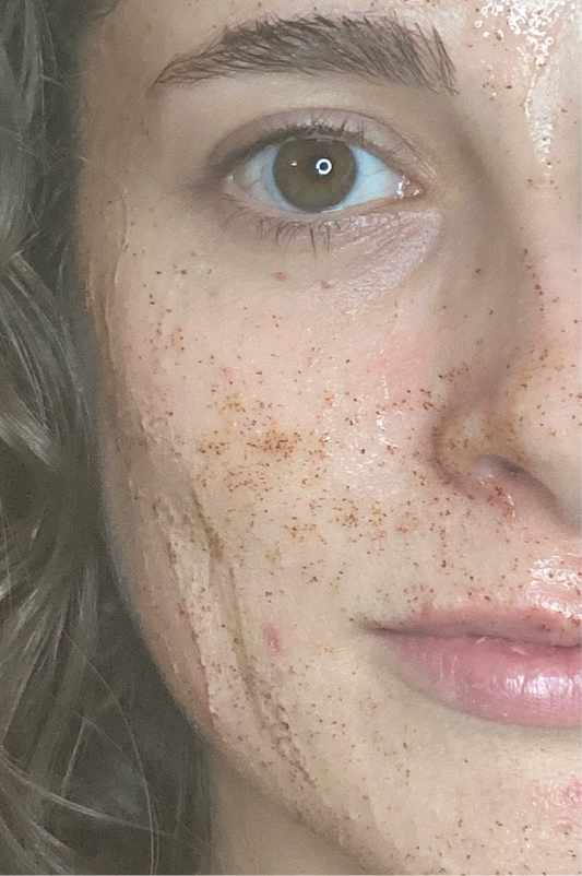 Walnut Scrub – Exfoliación Natural y Renovadora
